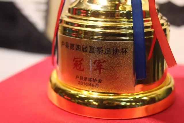 杀人还要诛心！弗格森惨遭曼城球迷当面嘲讽